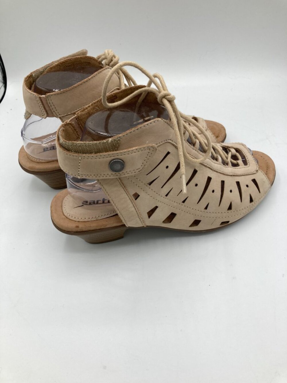 EARTH WOMENS  LACE UP  SANDEL HEELS. 8.5 - Picture 6 of 10